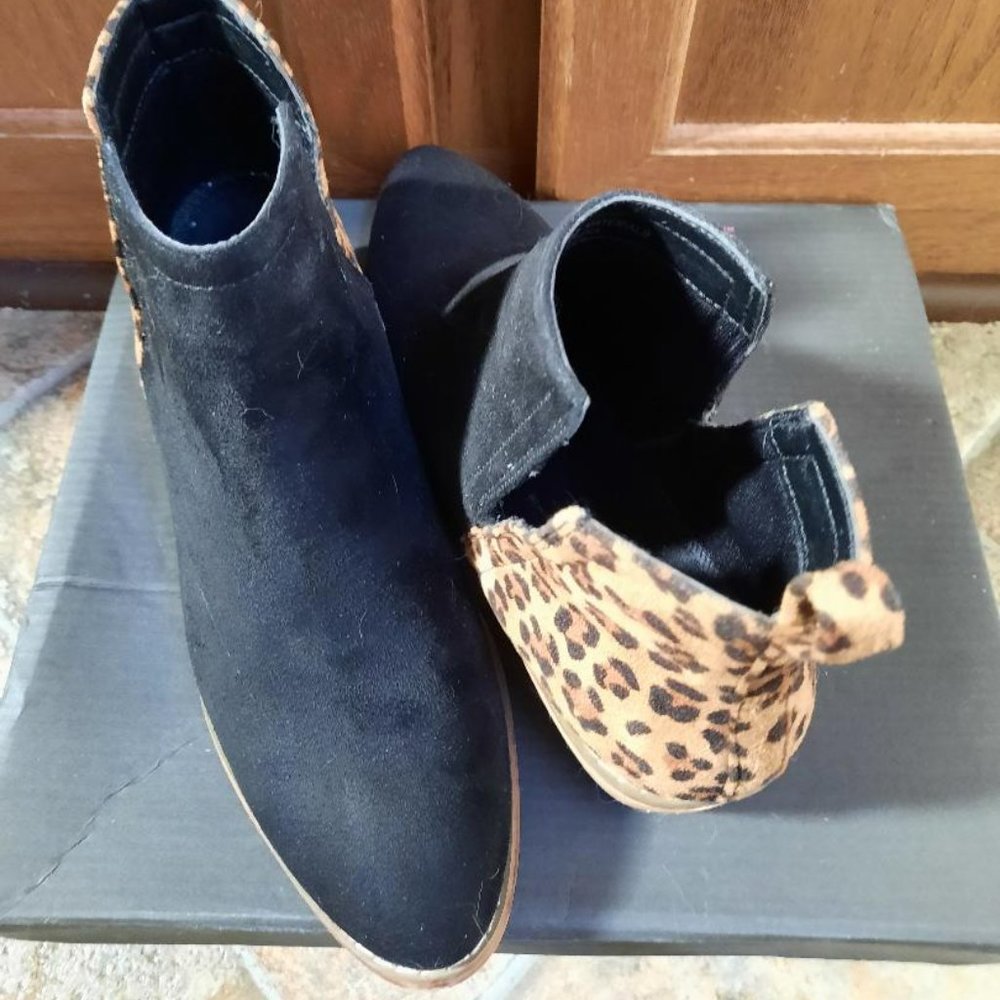 BOUTIQUE by Corkys Women's Shield  Black/Cheetah Ankle Booties US 7   NIB